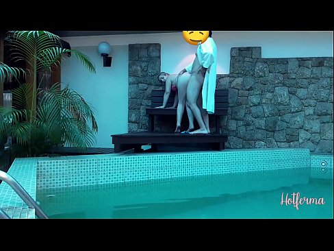 ❤️ O xefe invita a criada á piscina, pero non puido resistirse a un quente ️❌ Vídeo de sexo en % gl.4k-porno.ru % ❌❤