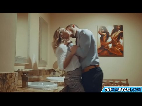 ❤️ Cando unha loura tetona seduce nun baño público ️❌ Vídeo de sexo en % gl.4k-porno.ru % ❌❤